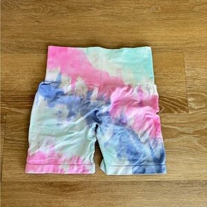 Seamless shorts with booty scrunch